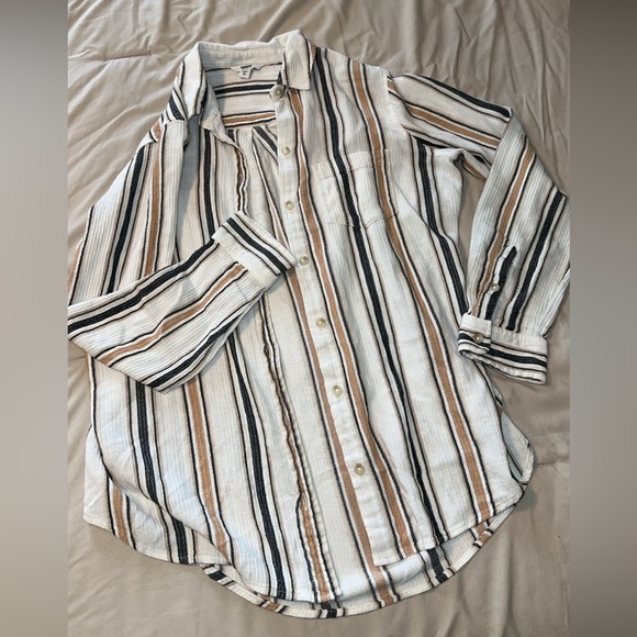 -Women’s BoHo Button down 
-Medium 
-Stripped - Picture 1 of 4